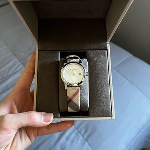 WOMENS BURBERRY WATCH AUTHENTIC